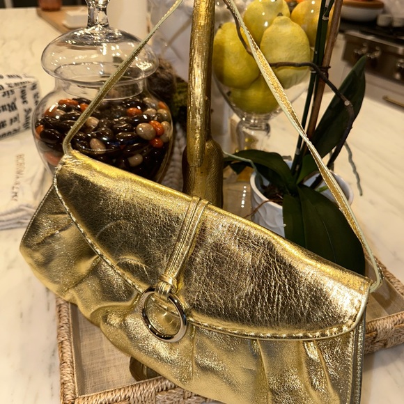 BCBG Max Azria Metallic Gold Clutch w/Attachable Shoulder Strap & Silver Ring - Picture 5 of 8
